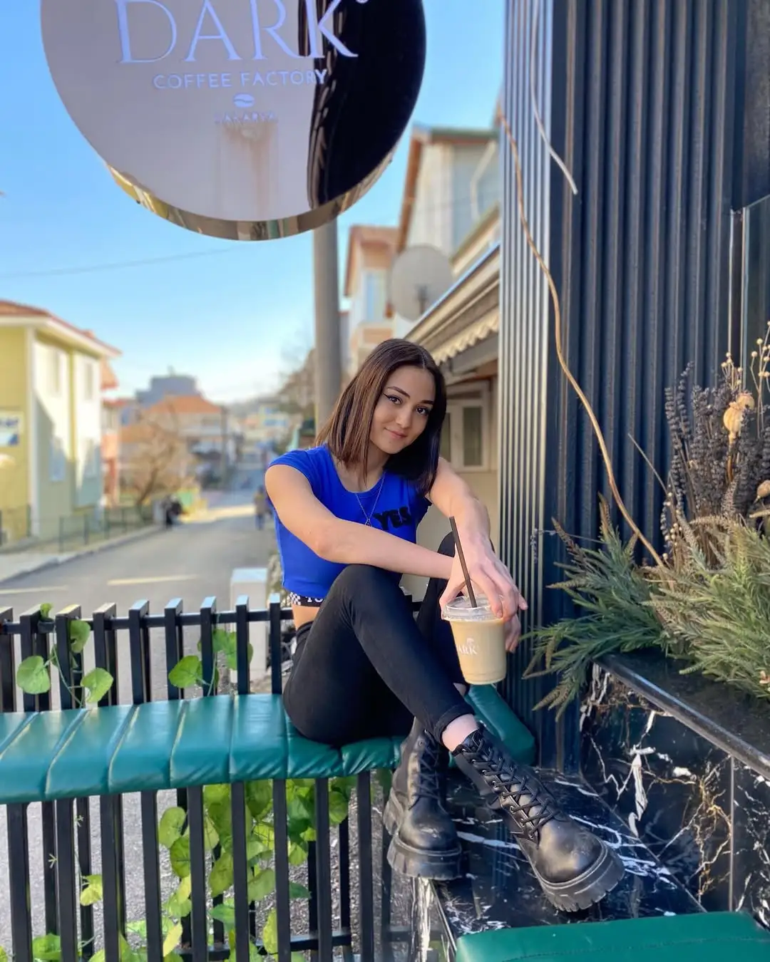 Dark Coffee Factory soğuk kahve sunumu