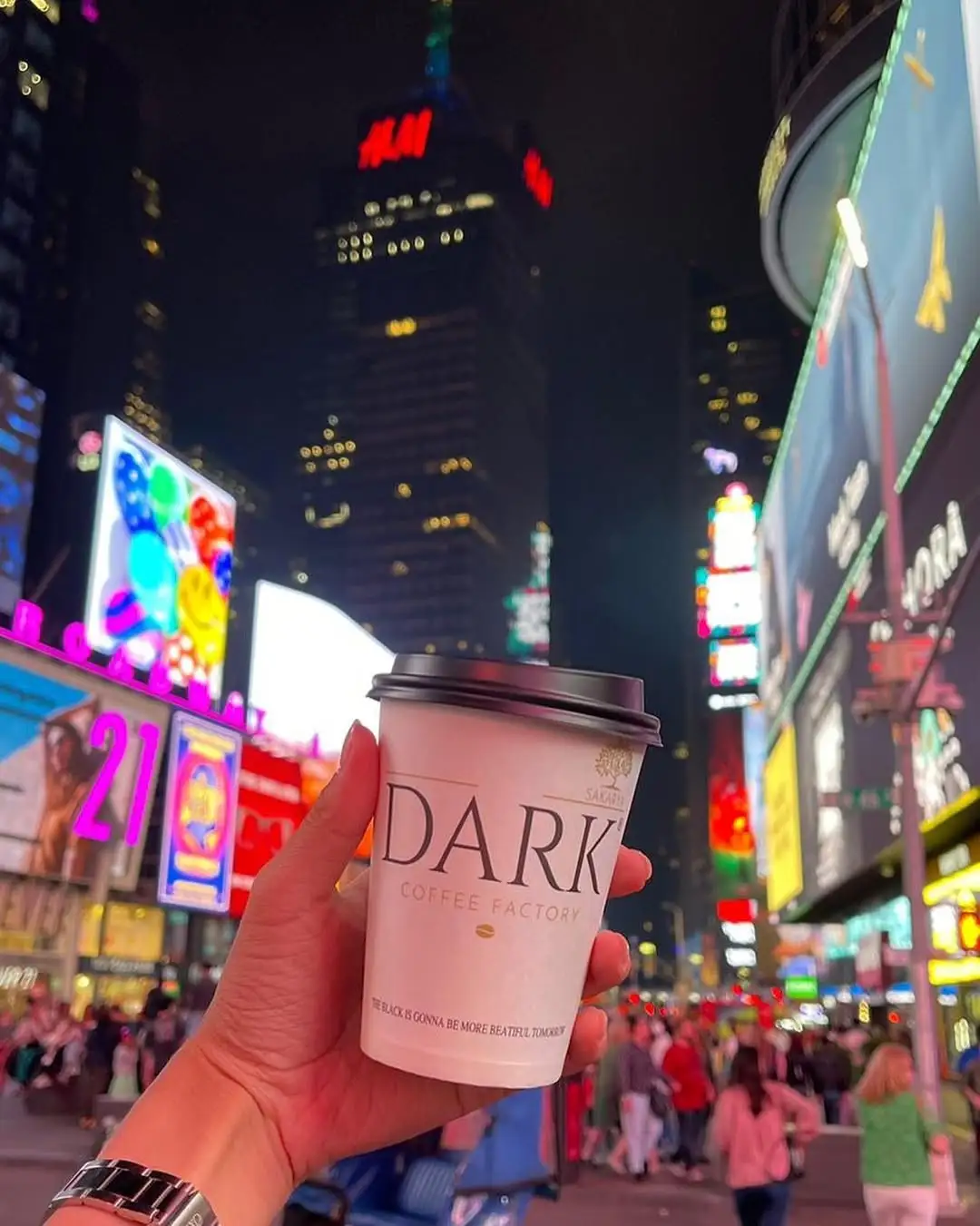 Dark Coffee Factory mekân detay karesi